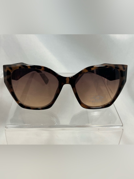 Oscar de la Renta Accessories - NWT Oscar De La Renta Tortoiseshell Oversized Sunglasses